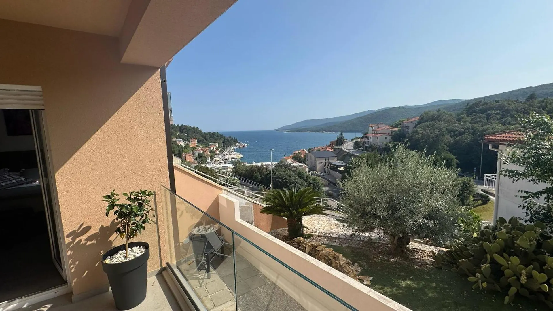 Apartment\'S Tatjana kontakter